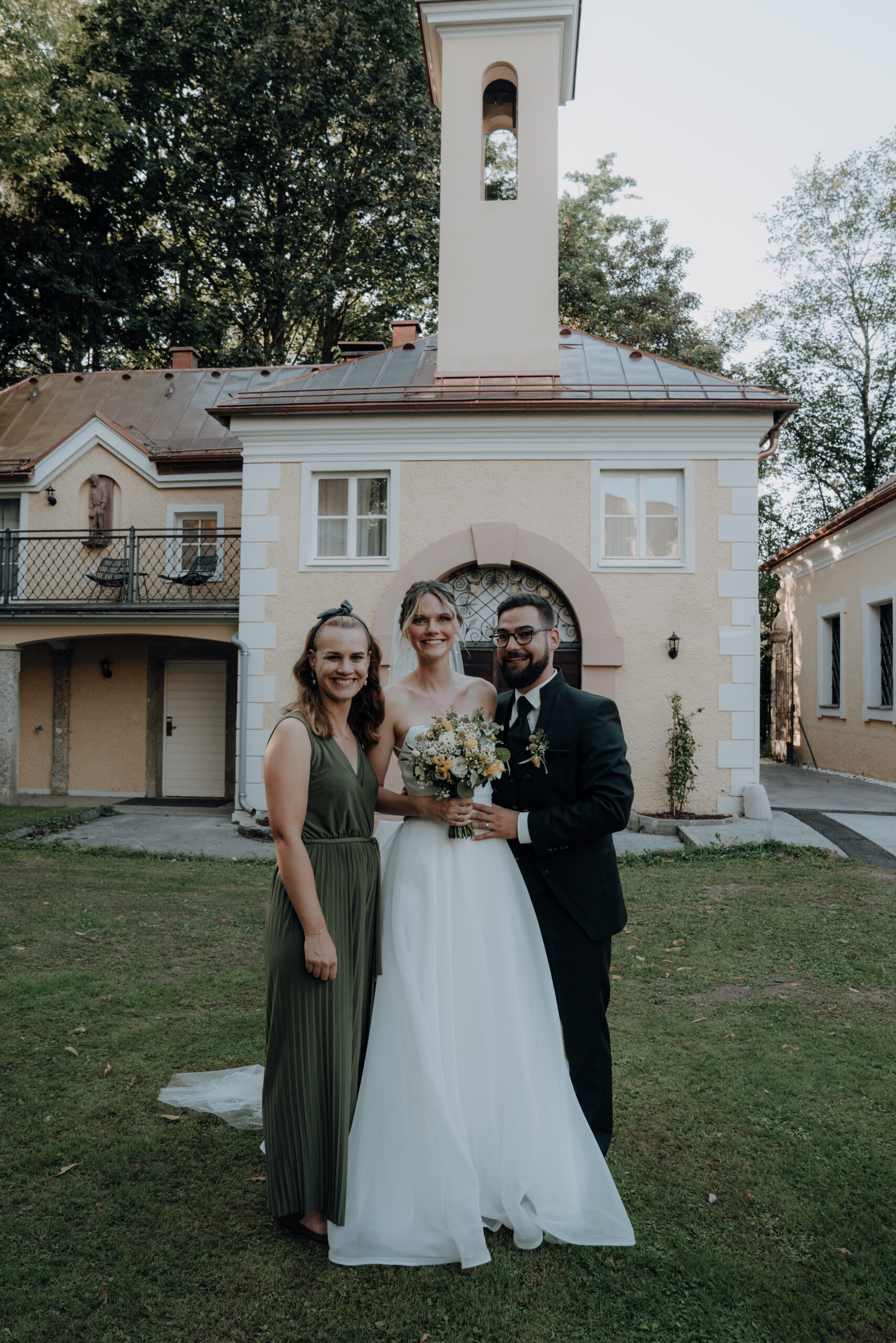 Brautpaar mit Hochzeitsplanerin Melanie Niedermayer