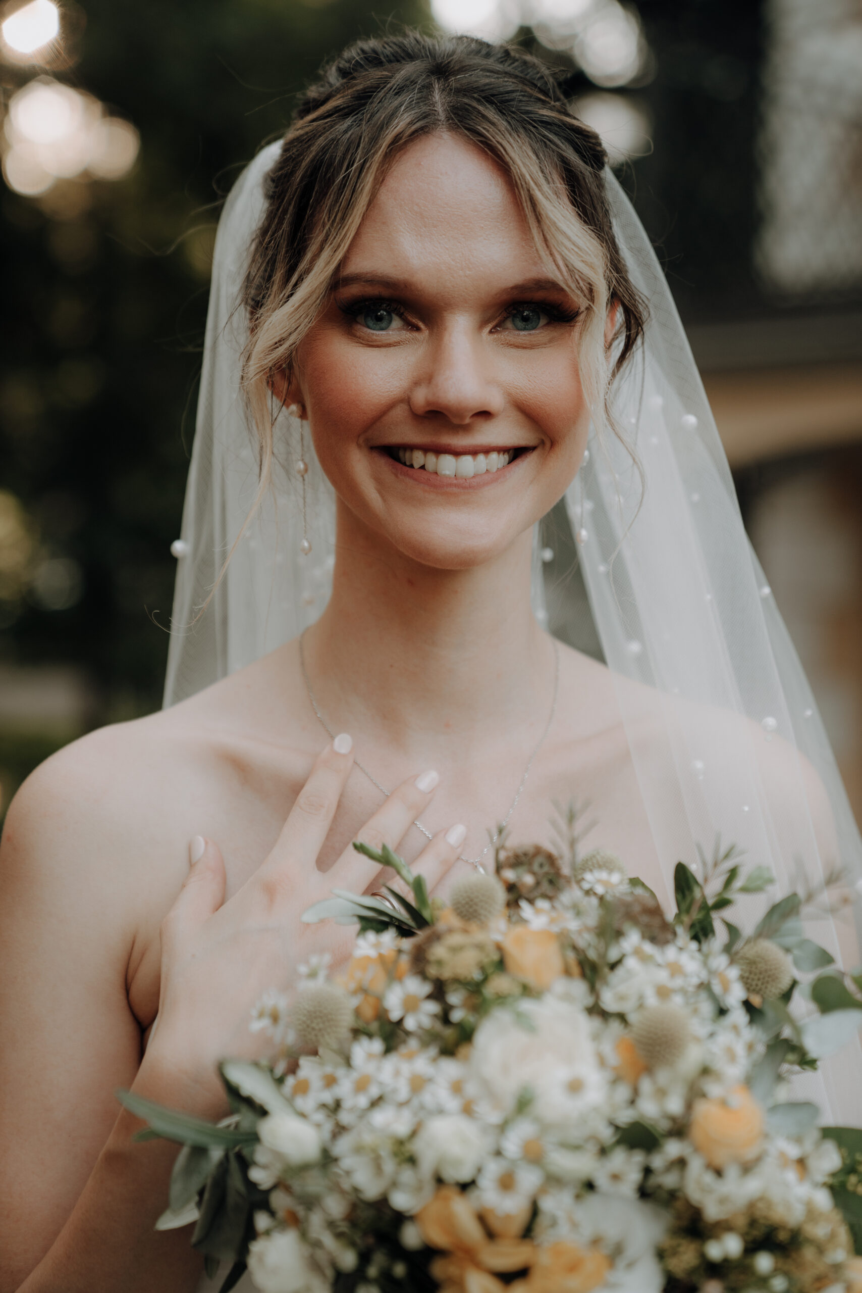 Braut mit Brautstrauß, Hochzeit in Vorarlberg