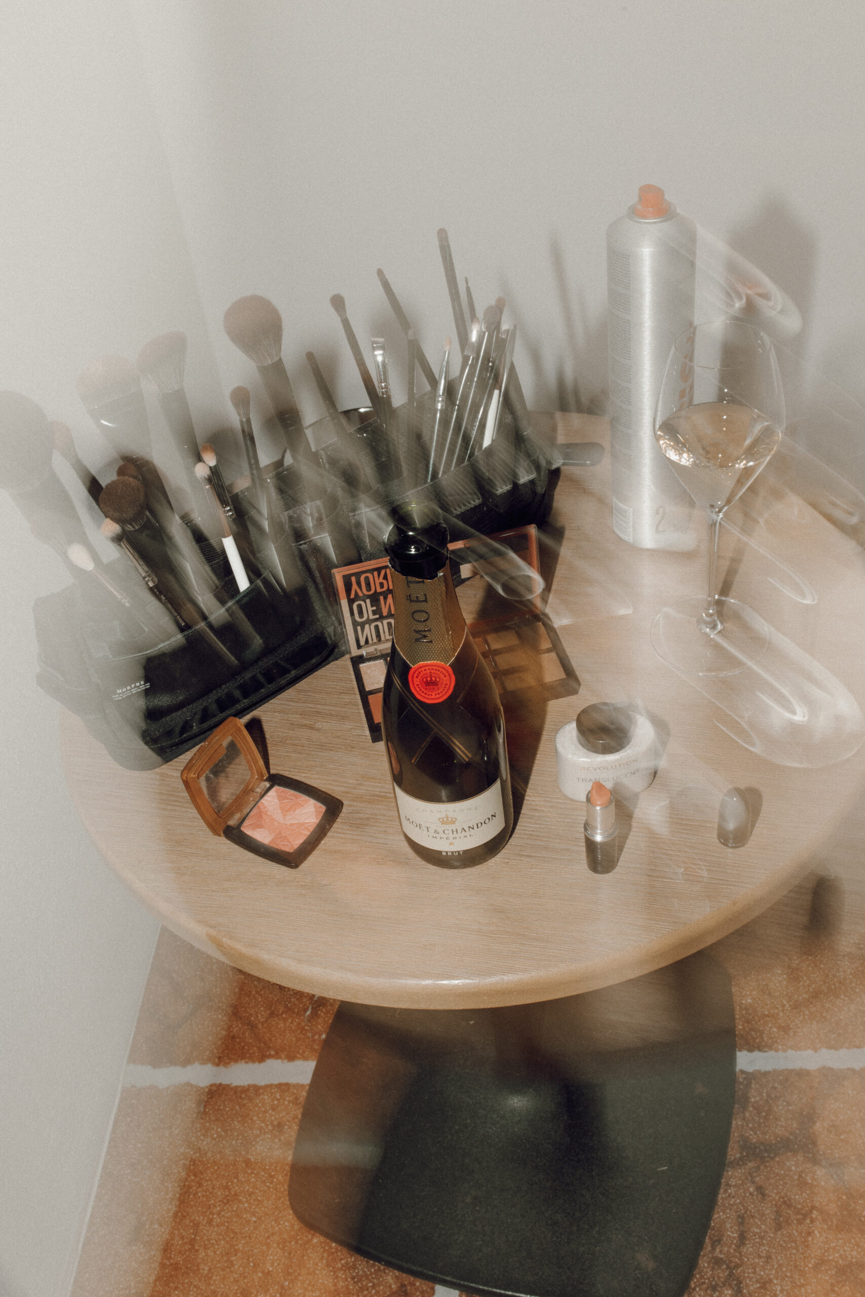 Brautstyling in Salzburg mit Champagner