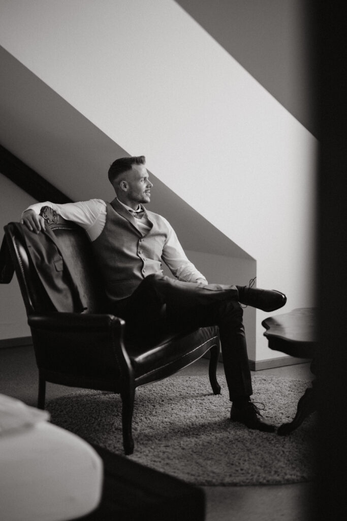 Bräutigam vor der Trauung