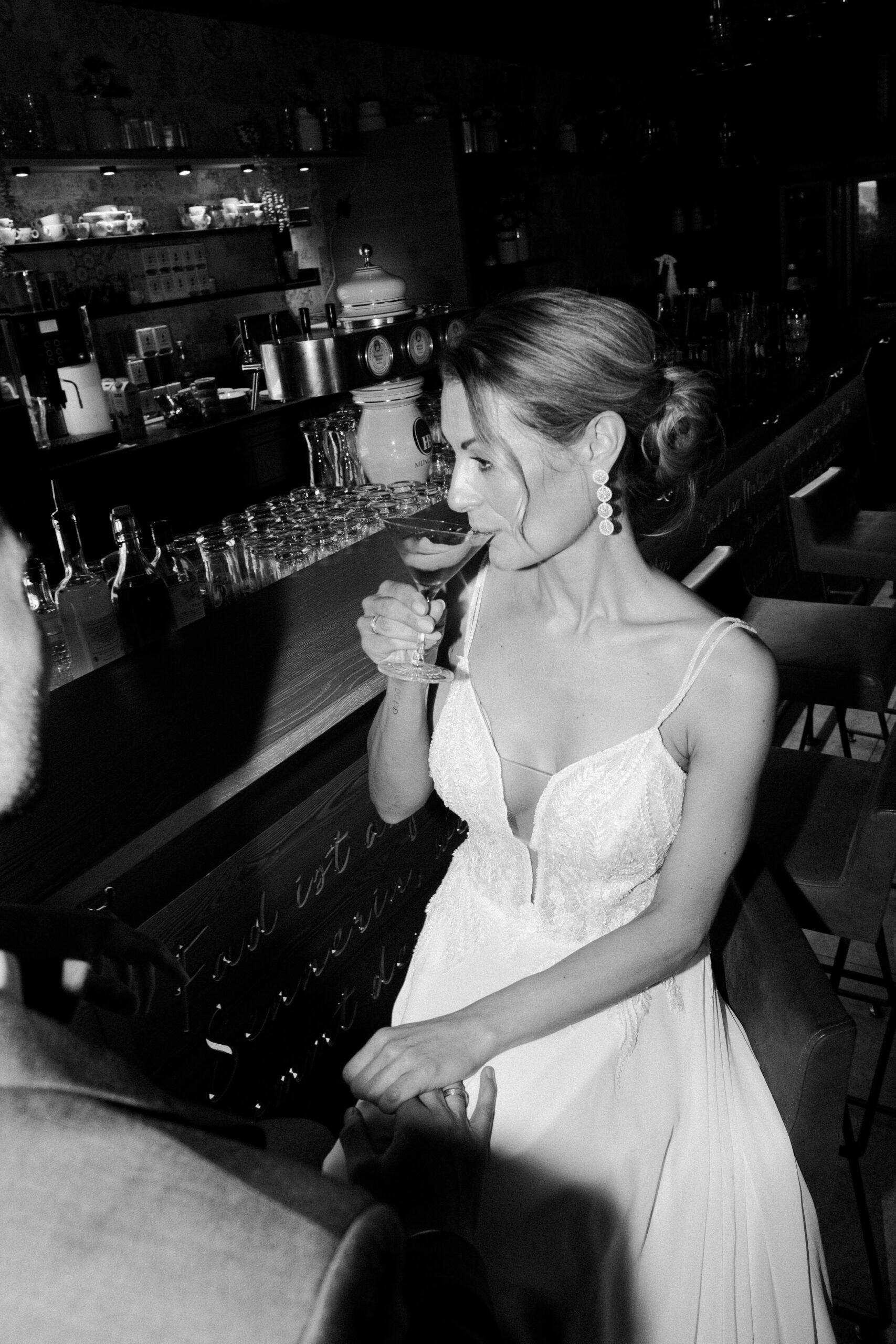 Braut an der Bar Hochzeit, Melanie Hochzeitsplanerin